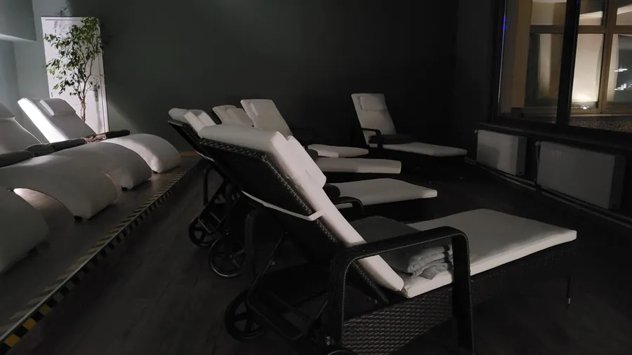 Odpočiváreň s nastaviteľnými lehátkami